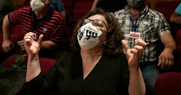 La Nación / El combate de una madre coraje contra Amanecer Dorado