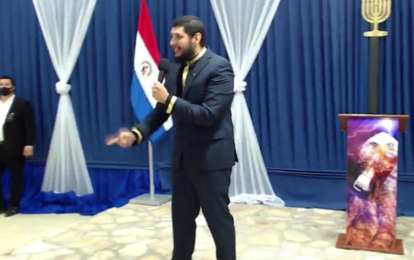 Crónica / [VÍDEO] Pastor gritón "profetizó" que vecinos que lo denunciaron ¡morirían en 10 días!