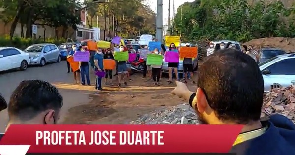 La Nación / “Profeta” de iglesia de Lambaré anunció “muerte” de vecinos que reclaman contra fuertes ruidos