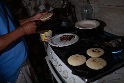 Las fallas eléctricas forman parte de la rutina en Venezuela - MarketData