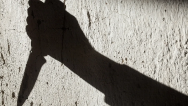 Acuchilló a su pareja porque intentó agredirla