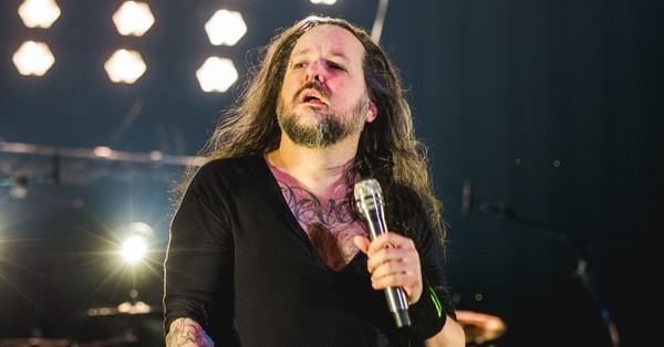 “Me estoy sintiendo muy débil”: Vocalista de Korn evidencia las secuelas tras contagiarse de Covid-19 - C9N