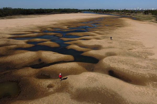 El coloso sudamericano río Paraná sufre su peor bajante, con impacto gigantesco - Mundo - ABC Color