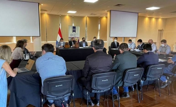 Diario HOY | Consultora de Manuel Ferreira será la encargada del estudio para fijar precio del flete