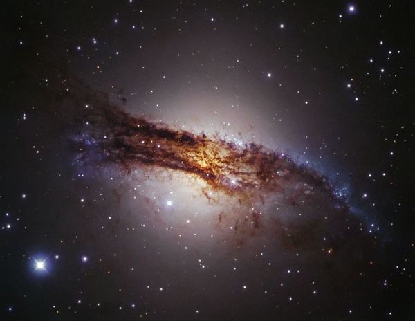 La galaxia Centaurus A, fotografiada con gran detalle desde Chile - Ciencia - ABC Color