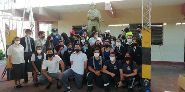 Estudiantes rinden homenaje a cuerpo de bomberos | Radio Regional 660 AM