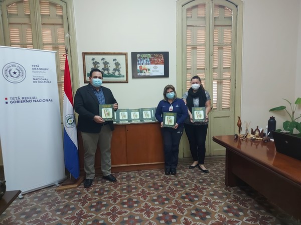 SNC recibió ejemplares de libros elaborados por los alumnos de 16 pueblos indígenas.