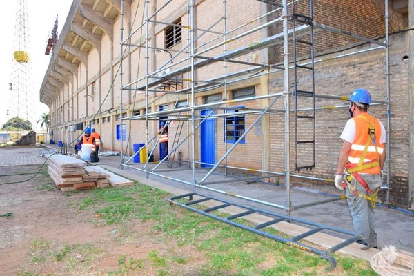 Inician obras de 'reparación total' de Graderías Sur del Feliciano Cáceres