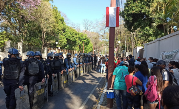 Diario HOY | Montarán carpas de resistencia para exigir fondos para las ollas populares