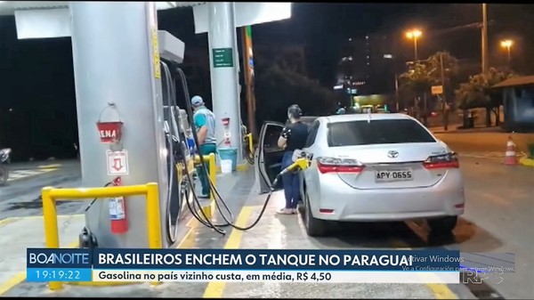 Brasileños cruzan la FRONTERA para llenar el tanque de sus VEHÍCULOS