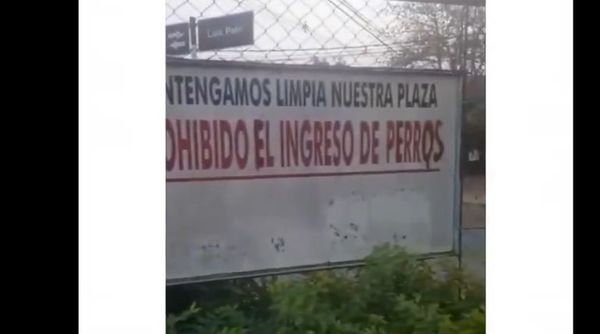 Pintan cartel que prohibía presencia de perros en una plaza - Nacionales - ABC Color