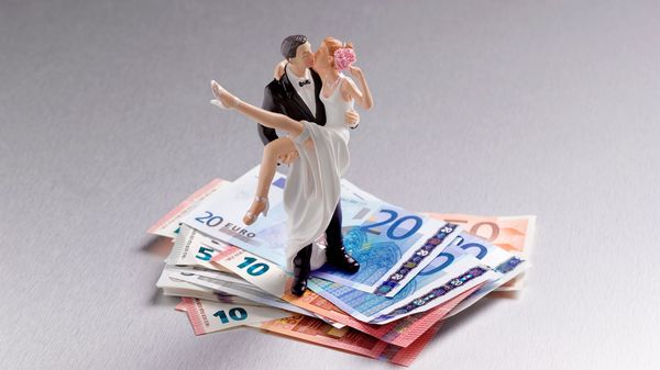 ¡Sin pérdida! Recién casados envían factura de un millón de pesos a invitados que no fueron a su boda