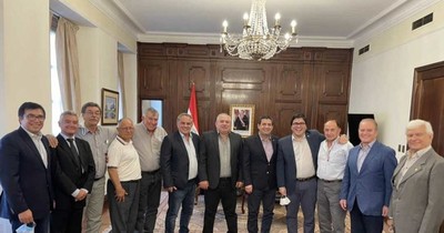 La Nación / Hugo Velázquez muestra a sus aliados políticos, se reunió con exdiputados