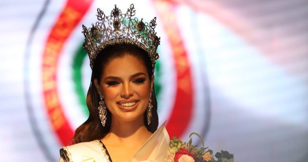La Nación / Nadia Ferreira fue coronada como la miss Universo Paraguay 2021