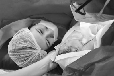 Crónica / Obstetras en su día piden más contratos