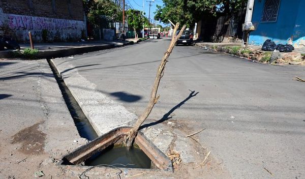 “Desvío” de cloaca a cielo abierto en obra de G. 60 millones - Nacionales - ABC Color