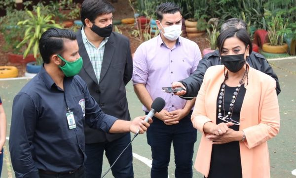 Julia Ferreira contrata a cuatro de sus hermanos para planillear en la Municipalidad de Franco