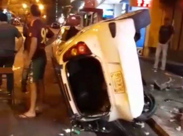 Quiso atender una llamada y ocasionó cuádruple choque en microcentro esteño - ABC en el Este - ABC Color