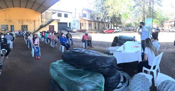 Entregan insumos para iniciar la instalación de huertas familiares en Caazapá - Noticiero Paraguay