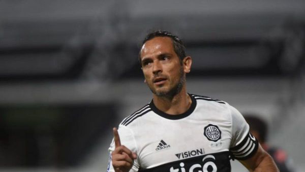 "Estamos negociando que Roque siga un año más en Olimpia"
