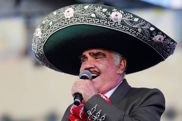 Vicente Fernández sigue en terapia intensiva en México - Música - ABC Color