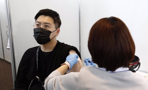 Diario HOY | Identifican restos de acero en vacunas importadas de España que bloqueó Japón