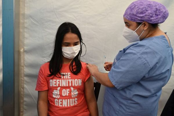 Pediatras piden vacunar a menores de 18 años - Nacionales - ABC Color