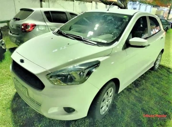 Crónica / "Piquillos" quisieron pasar auto robado a Paraguay