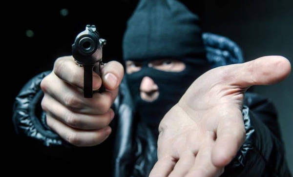 Asaltaron a un policía en pleno centro de Coronel Oviedo – Prensa 5