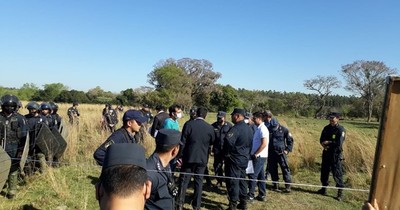 La Nación / Vecinos de Potrero Benítez se oponen a que se alambre un campo comunal