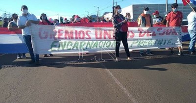 La Nación / Encarnación: gremios de frontera se manifiestan y piden subsidios
