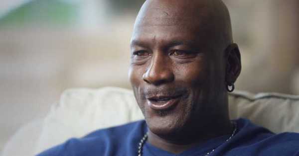 Subastan unos calzoncillos “muy usados” por Michael Jordan - SNT
