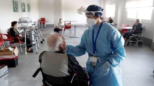 Francia comenzó a implementar la tercera dosis de vacunación | .::Agencia IP::.