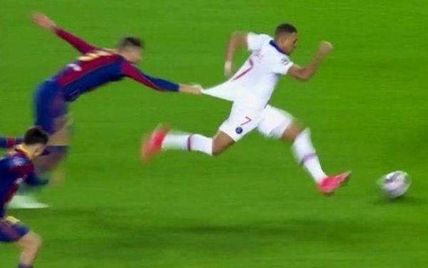Troleo de Piqué sale mal y se hace viral