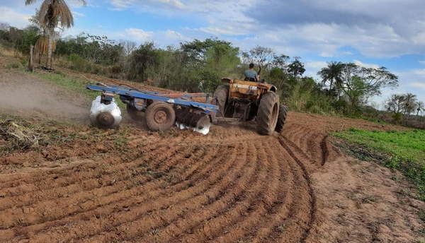 Continúa la asistencia a pequeños productores de Carayaó - Noticiero Paraguay