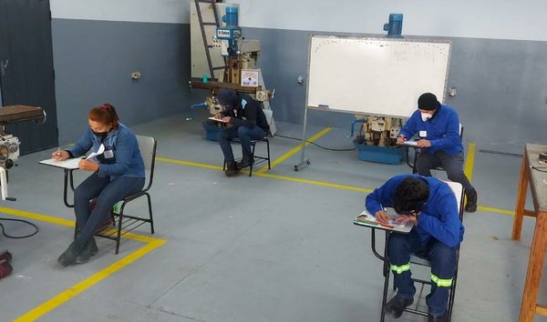 Más de 800 jóvenes trabajan como aprendices con apoyo estatal