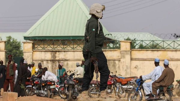 Hombres armados raptan a otros 73 estudiantes en Nigeria