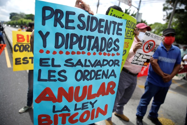 Organizaciones sociales salvadoreñas insisten en la derogación de la Ley Bitcóin - MarketData