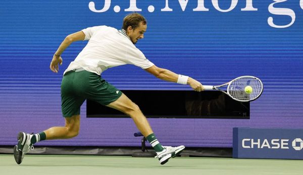 Medvedev aplasta a Koepfer y está en tercera ronda del Abierto de EEUU - Tenis - ABC Color