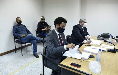 Expolicía y su esposa afrontan juicio por enriquecimiento ilícito y lavado - Nacionales - ABC Color