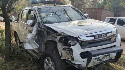 Una patrullera choca a un hombre tras persecución a motochorros