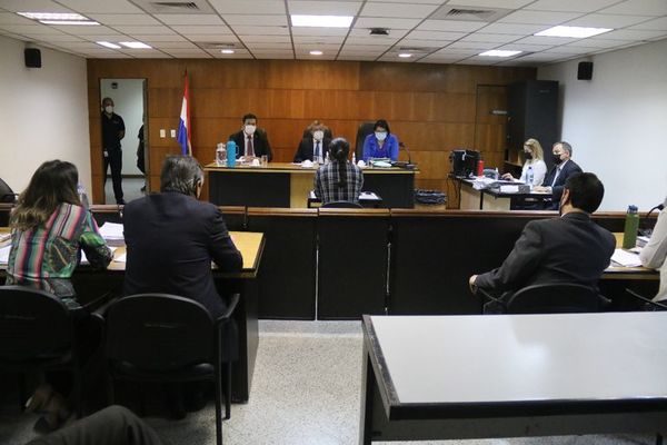 Jubilados temen “cocinada” en juicio oral en caso de defraudación a la Caja Bancaria - Nacionales - ABC Color