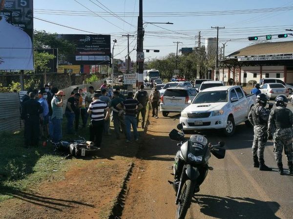 Choque múltiple deja un motociclista lesionado - ABC en el Este - ABC Color