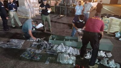Incautan cargamento de piezas para armar un centenar de ametralladoras - Nacionales - ABC Color