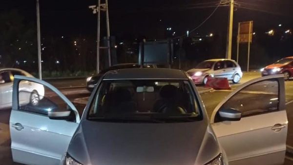 Policía de Brasil incauta dos vehículos robados en Puente de la Amistad