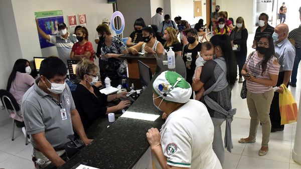 IPS: Aglomeración y reclamos en vuelta de consultas presenciales