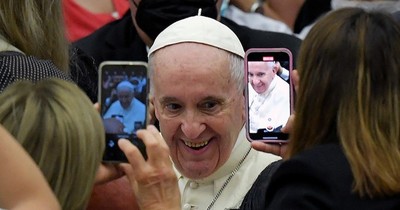 La Nación / Francisco: “A mí ni se me pasó por la cabeza”
