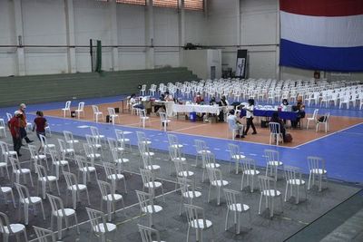Anuncian la aplicación de primeras dosis anticovid desde este lunes - Nacionales - ABC Color