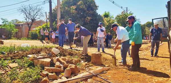 Intendente franqueña y sus funcionarios se adueñan de calle construida en CDE - La Clave