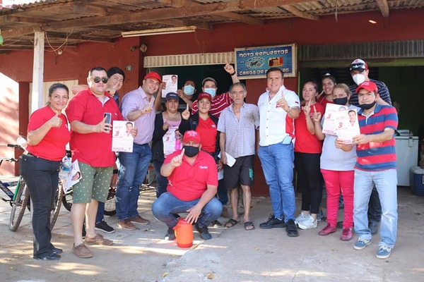 Marcos Benítez fue recibido por vecinos de varios barrios - Noticiero Paraguay